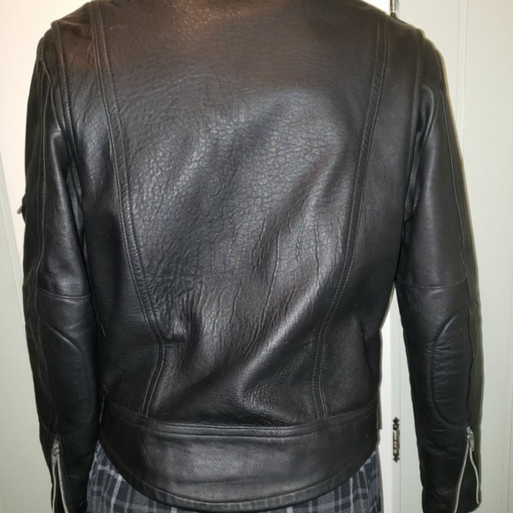 Vintage leather jacket made in 🇨🇦. - Picture 4 of 4